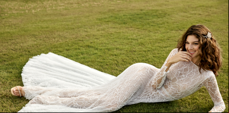 Las transparencias regresan a los altares en sensuales vestidos de novia