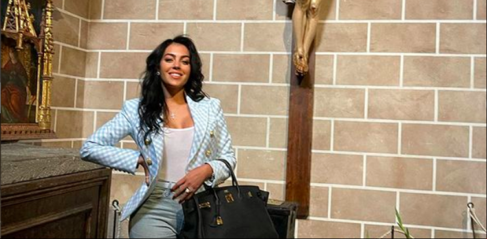 Georgina Rodríguez vuelve a Jaca: catedral, chucherías y un Euromillón en Rolls-Royce