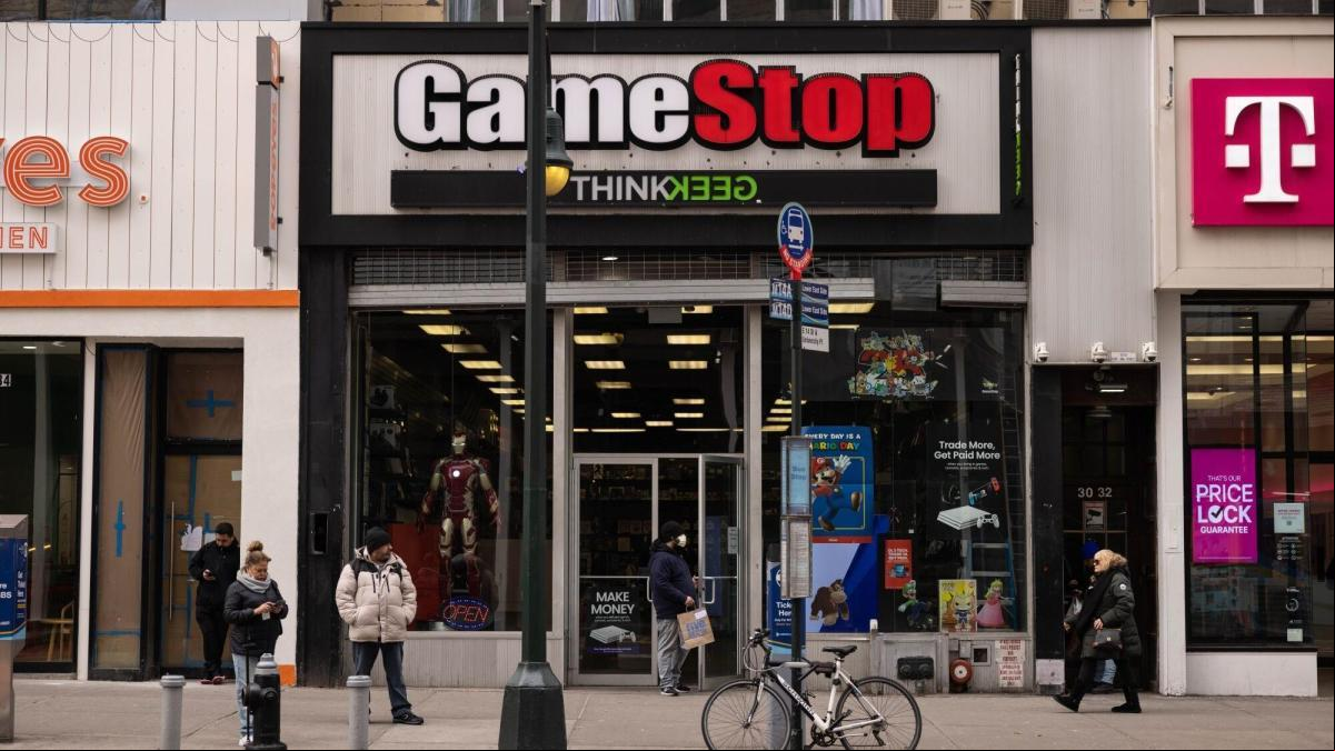 La fiebre por GameStop revive y dispara la acción con el regreso al beneficio
