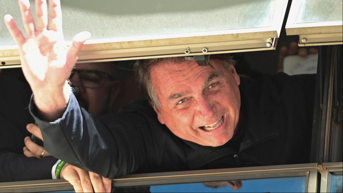 Bolsonaro regresa a Brasil tres meses después para enfrentarse a la justicia
