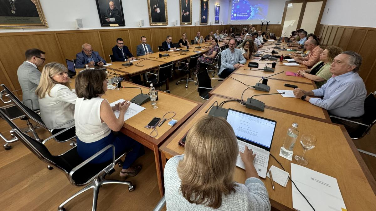 La Universidad de Alicante rechaza compartir el grado de Medicina con la UMH