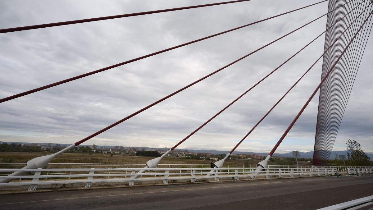 Muere un hombre al caer de un puente en Talavera que escaló para crear contenido