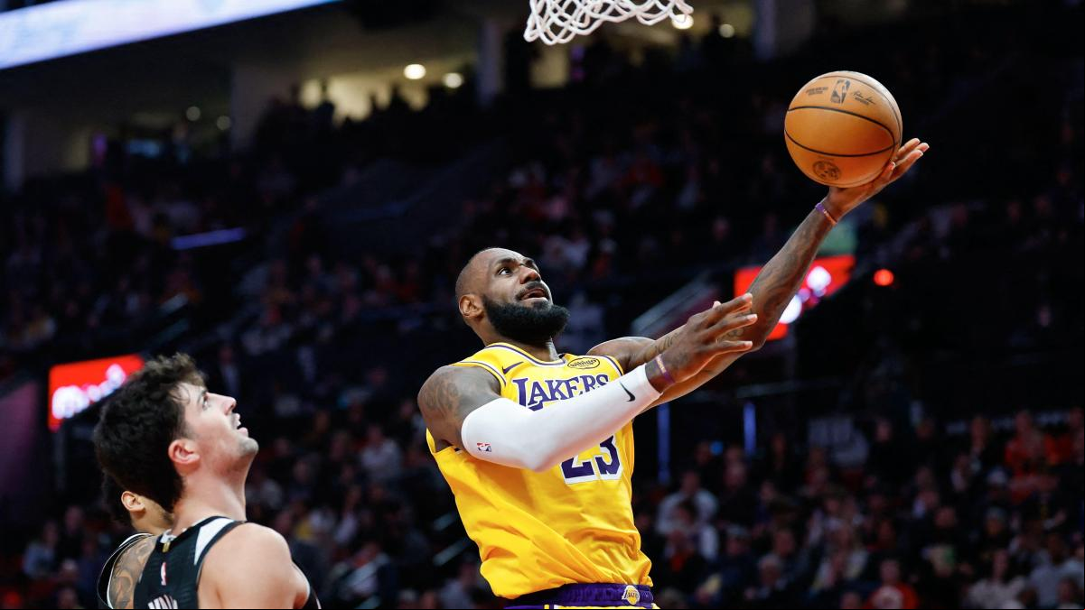 LeBron James, 40 puntos a sus 40 años