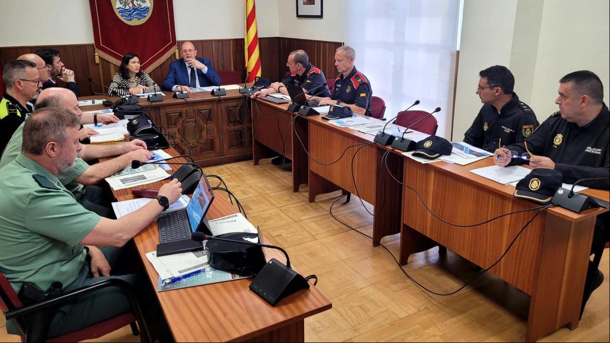 La consellera de Interior garantiza el refuerzo policial durante la temporada turística en el Maresme