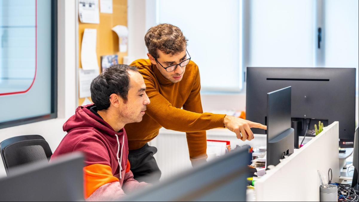 “Fueron mis propias superiores las que me recomendaron utilizar IA para mi trabajo”: la inteligencia artificial ya ha dejado de ser un tabú para las empresas