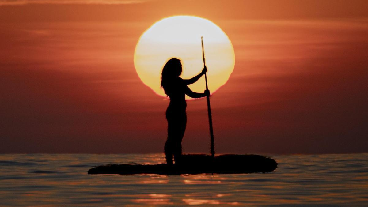 El amanecer surfero de Barcelona