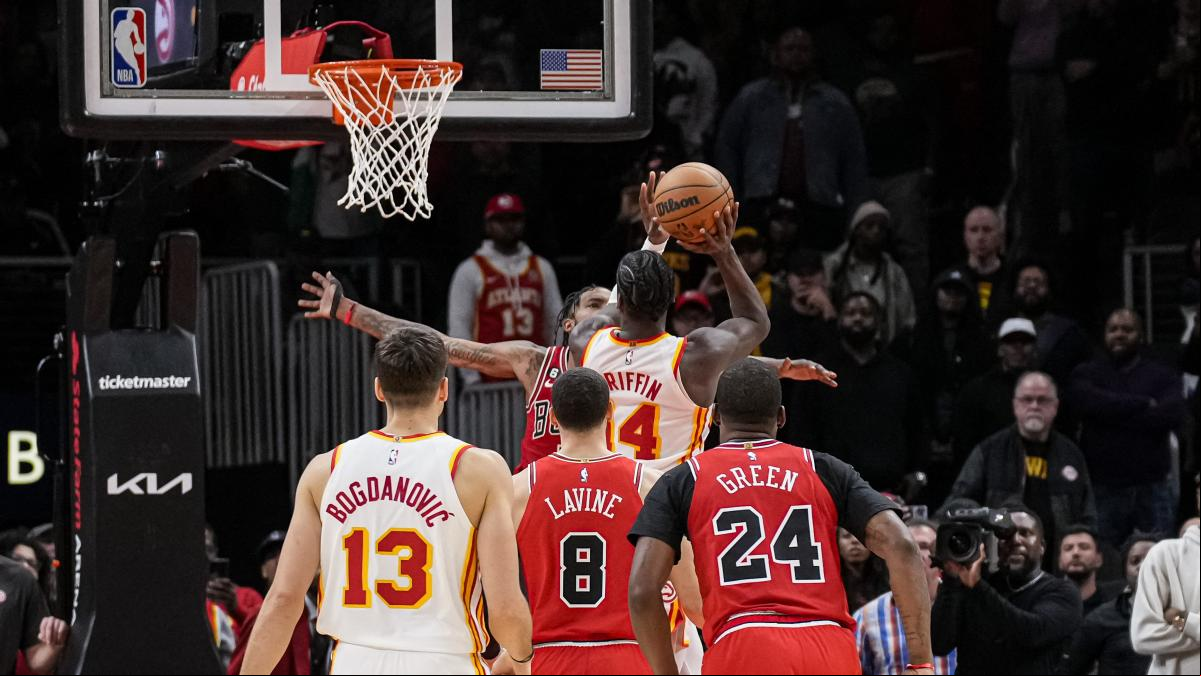 La canasta imposible de Griffin a medio segundo del final que da el triunfo a los Hawks