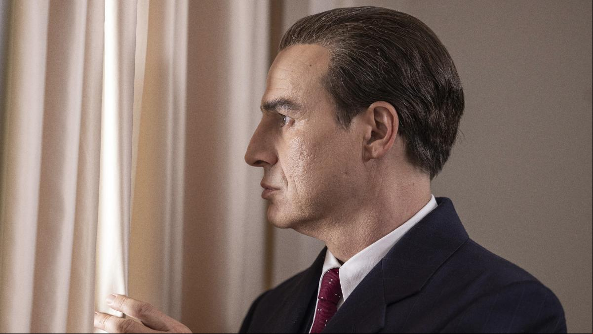 El impoluto Cristóbal Balenciaga de Alberto San Juan que le ha valido el premio Ondas