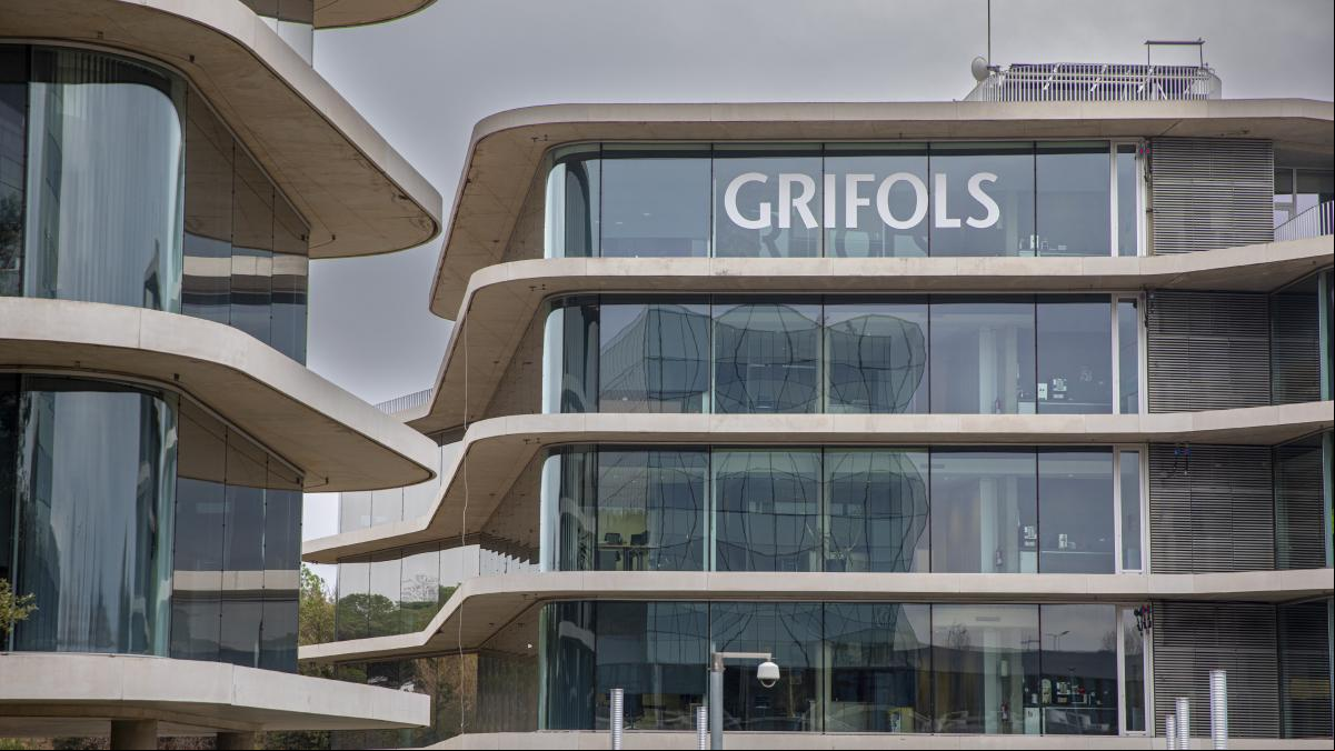 Grifols crea un comité para seguir la opa y dimiten dos consejeras