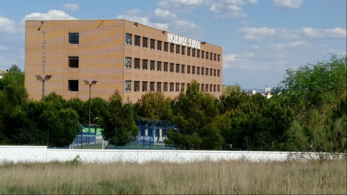 El colegio Highlands El Encinar denuncia un nuevo caso de agresión sexual de su ex capellán: se suma a los otros seis ya conocidos