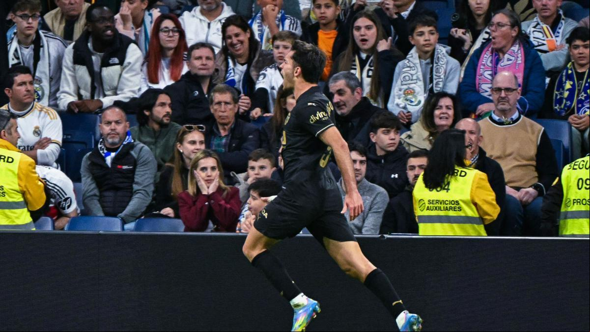 El Valencia gana en el Bernabéu y descuelga al Real Madrid de la Liga