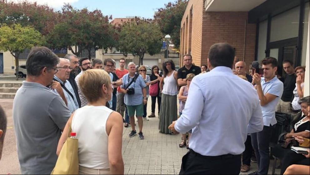 Vecinos muestran su rechazo a la ocupación de un piso en Sabadell