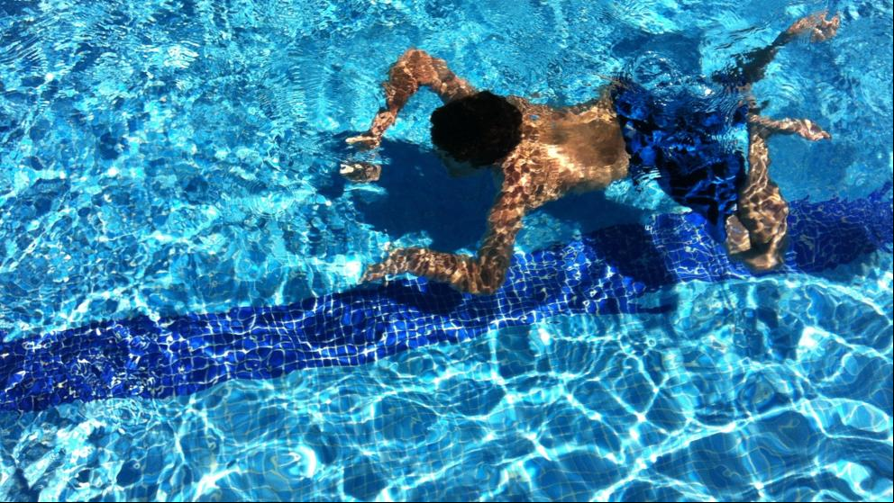 Buscan a unos vándalos que defecaron en la piscina municipal de Calaf Buscan a unos vándalos que defecaron en la piscina municipal de Calaf
