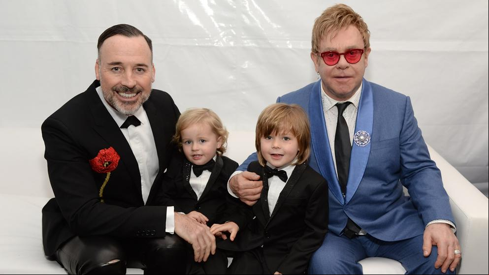 Elton John se confiesa en un libro