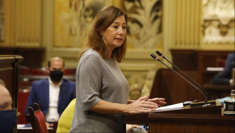 El PP pide la dimisión de Armengol por estar de madrugada en un bar incumpliendo las restricciones El PP pide la dimisión de Armengol por estar de madrugada en un bar incumpliendo las restricciones